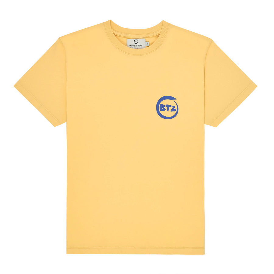 T-shirt Biarritz en été jaune